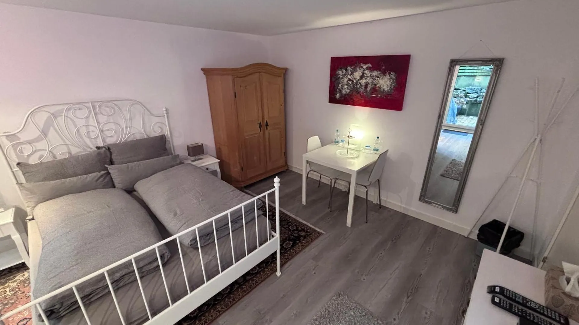Doppelzimmer In Stuttgart-Birkach - Naehe Musicals Im Si-Zentrum, Messe, Flughafen, Uni Hohenheim Apartment