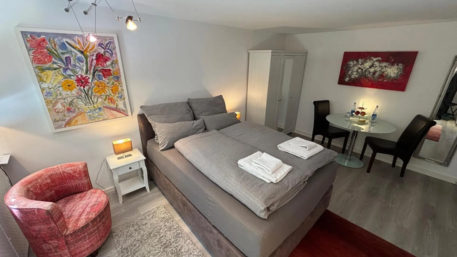Doppelzimmer In Stuttgart-Birkach - Naehe Musicals Im Si-Zentrum, Messe, Flughafen, Uni Hohenheim Apartment Stuttgart